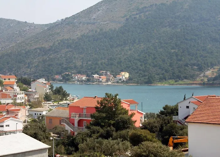 Grebastica 4882e Apartment Baselovici