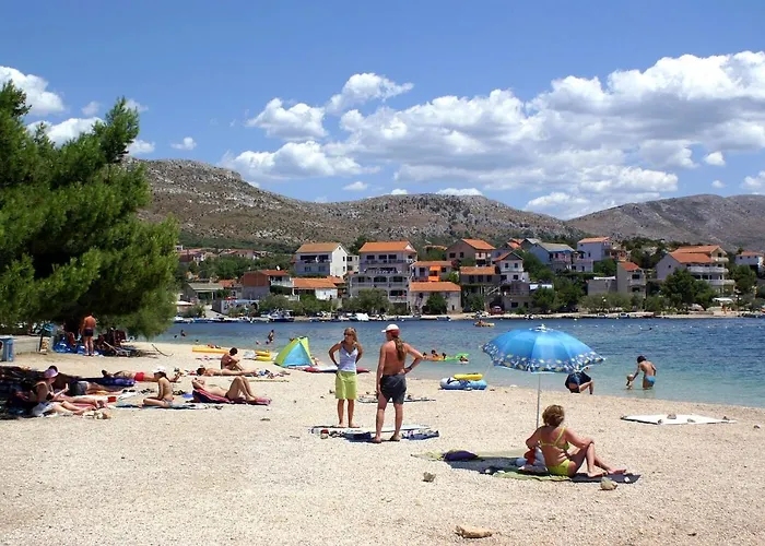 Grebastica 4882e Apartment Baselovici